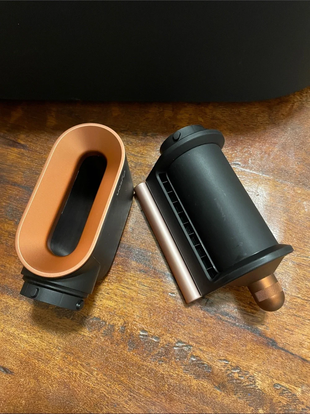 Dyson Airwrap i.d. Straight+wavy. Color copper and black.